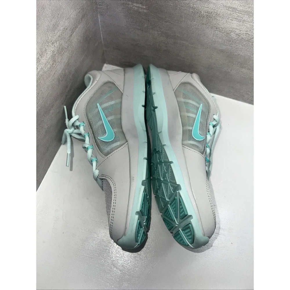 Nike White Mesh Turquoise Cross Training Sneaker Sz. 8.5 MINT!